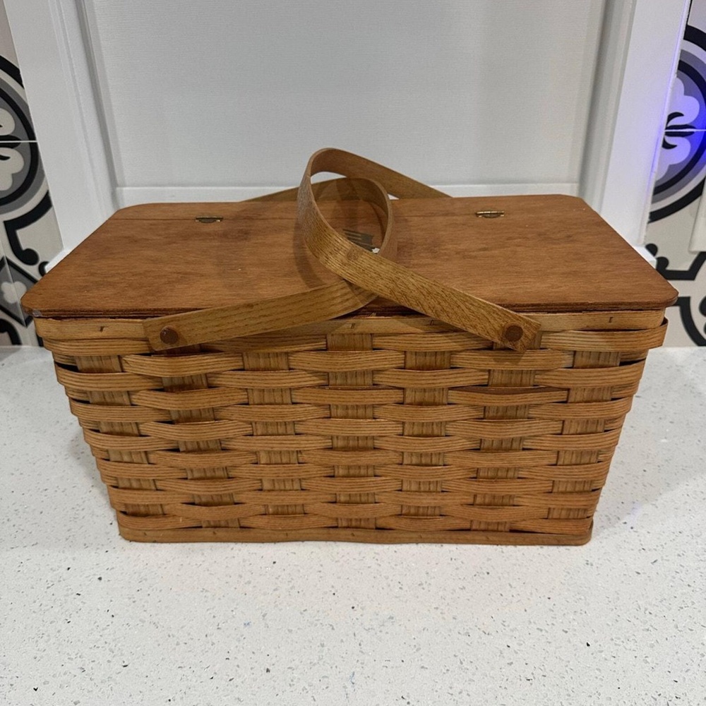 RARE VTG Winston Cigarettes Woven Picnic Basket With Hinged Lid & Accessories